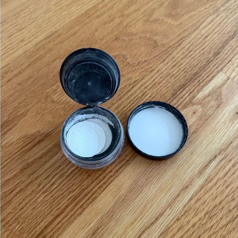 MAKE UP FOR EVER HD Skin Blurring & Perfecting Loose Setting Powder